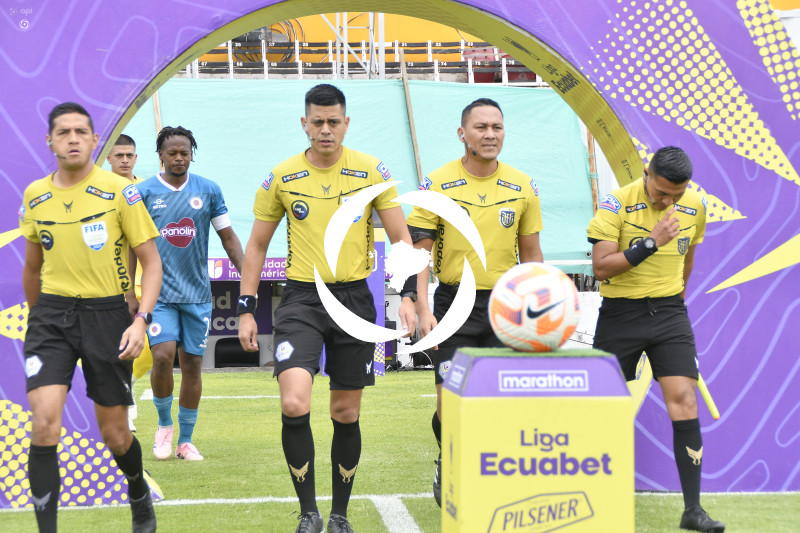 FBL LIGA ECUABET TECNICO VINO TINTO