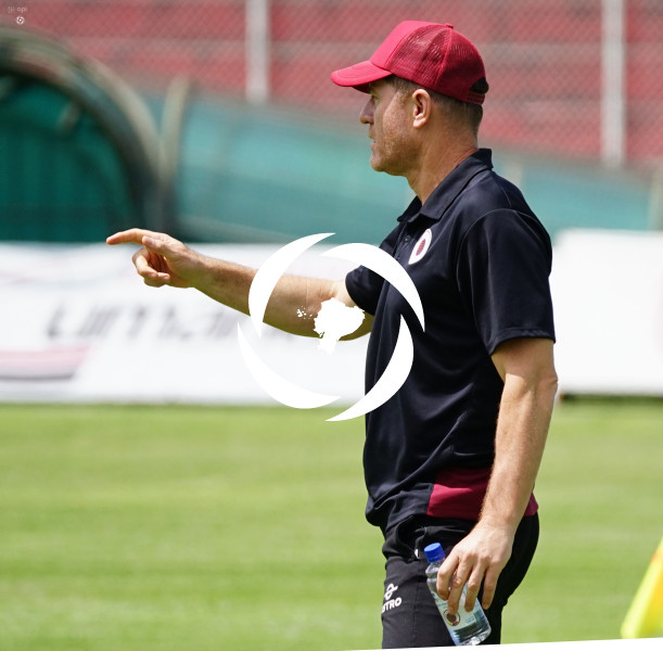 FBL LIGA ECUABET TECNICO VINO TINTO