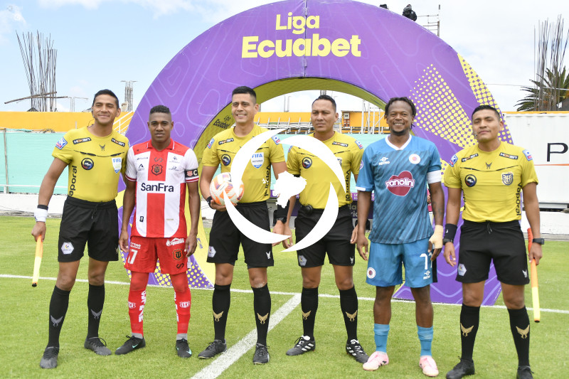 FBL LIGA ECUABET TECNICO VINO TINTO